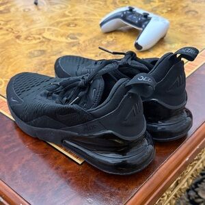 Nike Women 270 Black Air Max Sneakers
